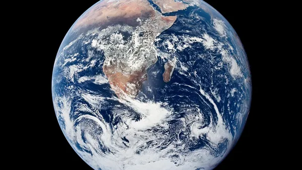 La Terra intera vista dall'equipaggio dell'Apollo 17 — la celebre Blue Marble